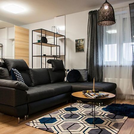 Danubio****2 Bedrooms-Be In The Center Of It All! Budapeste Exterior foto